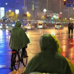 Relaxdays Regenponcho Herbruikbaar - Regenjas Groen - Fietsponcho Lange Mouwen - Festival -Kampeeruitrusting 1200x1200 1190