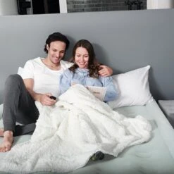 Bestway - Luchtbed AlwayzAire Queen -Kampeeruitrusting 1200x1200 1280