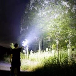 Merkloos Led-zaklamp 3800 Lumen P70.4 PROFESSIONAL-XLED - Oplaadbaar USB Zoeklicht - CE Gekeurd, Een Geavanceerde Krachtige Verstraler. -Kampeeruitrusting 1200x1200 1335