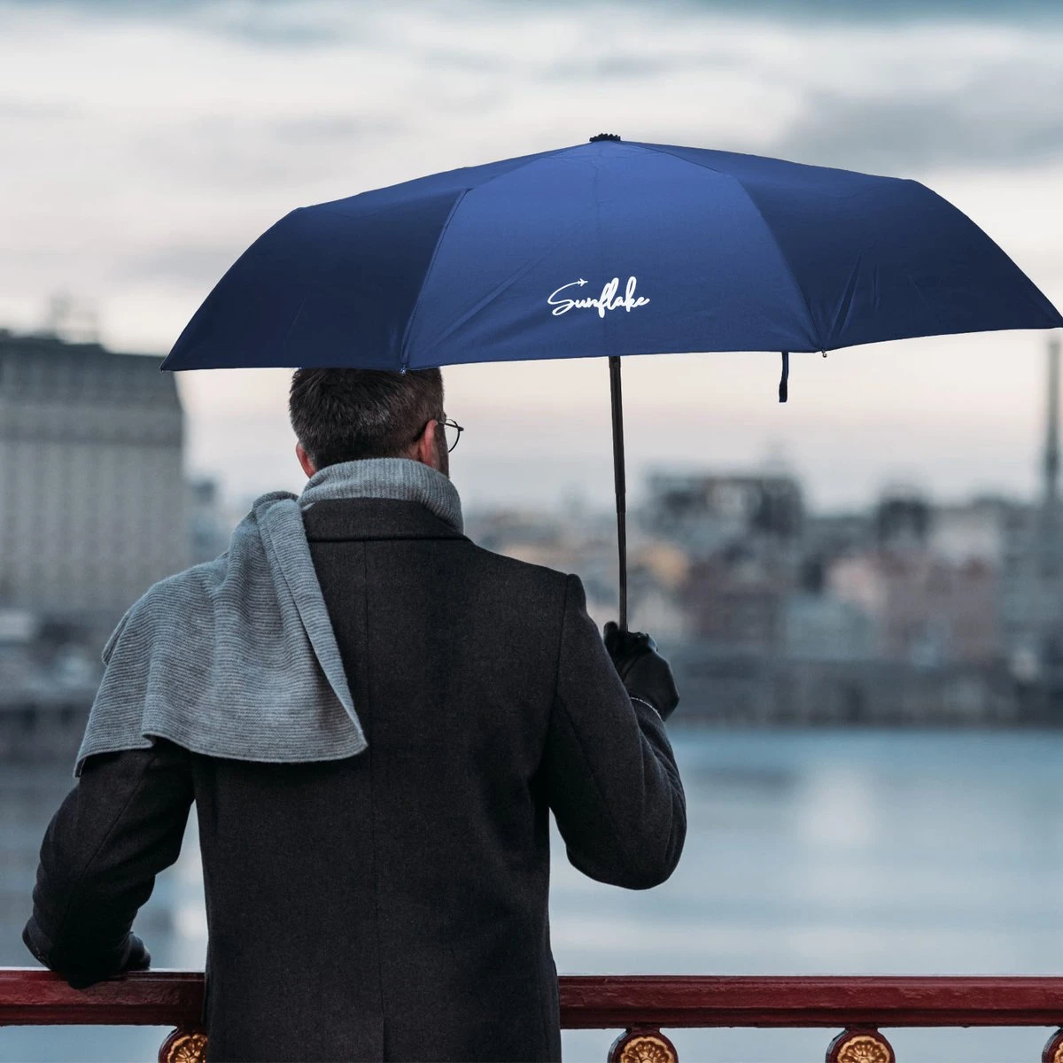 Sunflake Stormparaplu Opvouwbaar - Stormbestendig Tot 140km/u - Automatisch Uitklapbaar - Incl. Beschermhoes En Reisetui - Blauw 6 Sunflake Stormparaplu Opvouwbaar - Stormbestendig Tot 140km/u - Automatisch Uitklapbaar - Incl. Beschermhoes En Reisetui - Blauw - Afbeelding 6