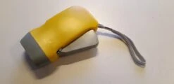 Merkloos Knijpkat - 25 Lumen - Oplaadbaar - Duurzaam - Dynamo - Geel 5 Merkloos Knijpkat - 25 Lumen - Oplaadbaar - Duurzaam - Dynamo - Geel -Kampeeruitrusting 1200x582 2