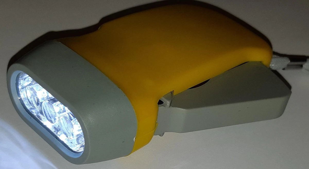 Merkloos Knijpkat - 25 Lumen - Oplaadbaar - Duurzaam - Dynamo - Geel 2 Merkloos Knijpkat - 25 Lumen - Oplaadbaar - Duurzaam - Dynamo - Geel - Afbeelding 2