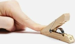 Kikkerland Houten Leeslampje - Zaklampje - Sfeerlampje -Kampeeruitrusting 1200x701