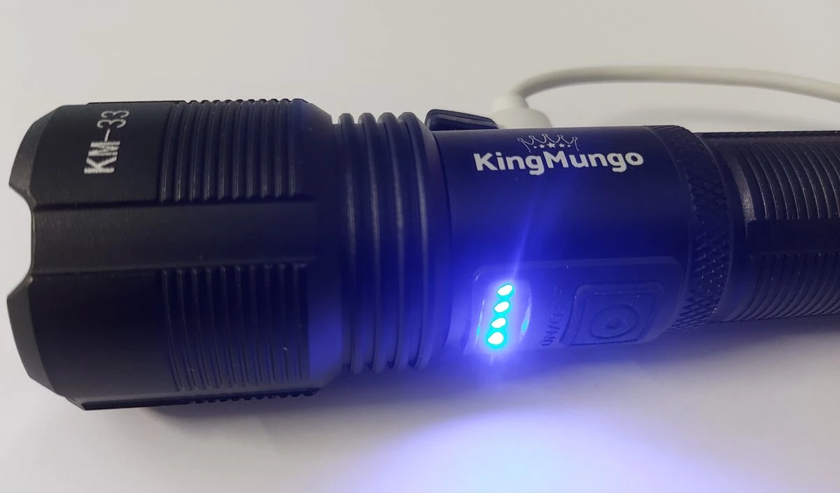 Zeer Krachtige Militaire LED Zaklamp 3200 MAh - Oplaadbaar - Incl 18650 Batterij - King Mungo KM-33 3 Zeer Krachtige Militaire LED Zaklamp 3200 MAh - Oplaadbaar - Incl 18650 Batterij - King Mungo KM-33 - Afbeelding 3