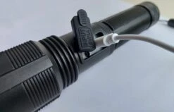 Zeer Krachtige Militaire LED Zaklamp 3200 MAh - Oplaadbaar - Incl 18650 Batterij - King Mungo KM-33 12 Zeer Krachtige Militaire LED Zaklamp 3200 MAh - Oplaadbaar - Incl 18650 Batterij - King Mungo KM-33 -Kampeeruitrusting 1200x773 2