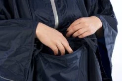 Ralka Poncho - Zwart - Volwassenen -Kampeeruitrusting 1200x799 61