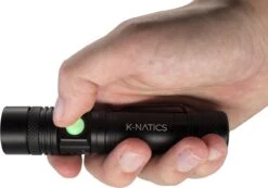 K-NATICS LITE Militaire LED Zaklamp - 1500 Lumen - 2200mAh Batterij - Zoomfunctie - 2 Jaar Garantie! -Kampeeruitrusting 1200x840 3