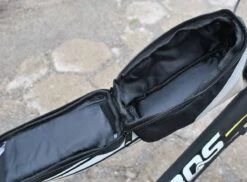 Merkloos 2 IN 1 Poncho En Telefoontas - Luxe Blauw Regenjas-Waterafstotend-Lang Model 135 Cm-Met Koortjes En Ritssluiting-Inclusief Opberg Tas-Geschikt Voor Wandelen, Fietsen, Werk, Hiken En Meer-Regen-Telefoontasje Voor Op De Fiets–Fiets Telefoonhouder–Smart -Kampeeruitrusting 1200x882 4