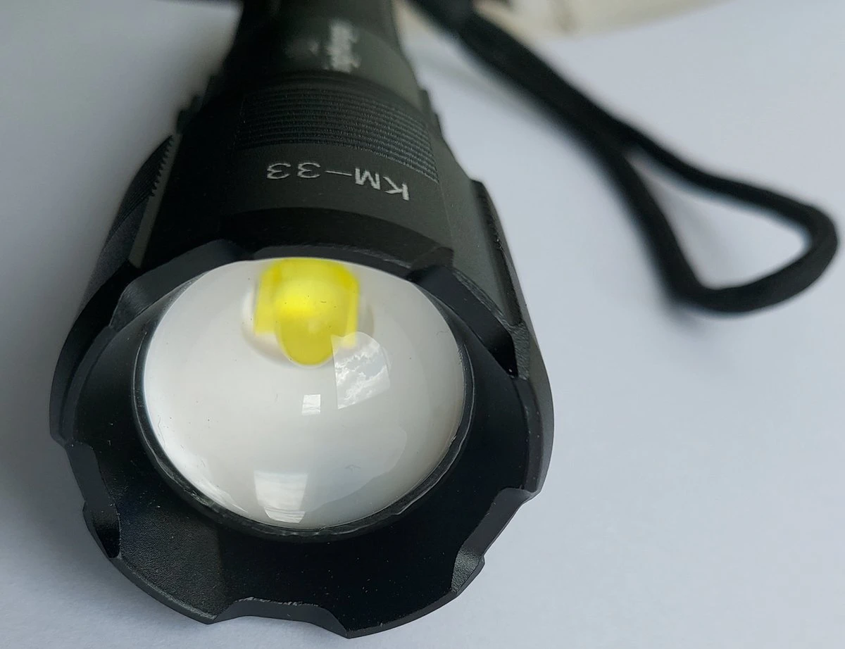 Zeer Krachtige Militaire LED Zaklamp 3200 MAh - Oplaadbaar - Incl 18650 Batterij - King Mungo KM-33 2 Zeer Krachtige Militaire LED Zaklamp 3200 MAh - Oplaadbaar - Incl 18650 Batterij - King Mungo KM-33 - Afbeelding 2