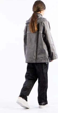 Ralka Regenpak - Junior - Grijs/Zwart - 176 -Kampeeruitrusting 614x1200