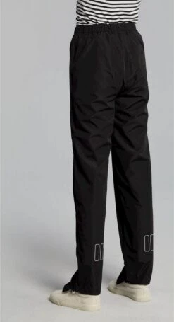Basil Hoga Regenbroek Unisex - Zwart - Maat M -Kampeeruitrusting 652x1200 1