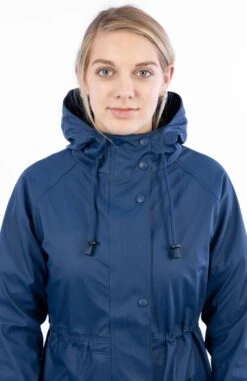 Ralka Regenjas Dames - Mizzle - Marine - Maat 36 22 Ralka Regenjas Dames - Mizzle - Marine - Maat 36 -Kampeeruitrusting 778x1200 2