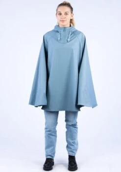 Ralka Regenponcho Senior - Sizzle - Blauw - L/XL -Kampeeruitrusting 841x1200 1