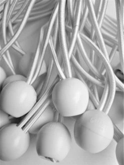 Partytent Elastiek Met Balletje | Lang| +/- 16 Cm | 40 Stuks -Kampeeruitrusting 899x1200