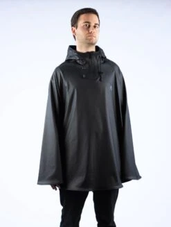Ralka Regenponcho Senior - Sizzle - Zwart - L/XL -Kampeeruitrusting 906x1200 2