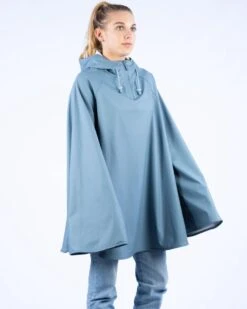 Ralka Regenponcho Senior - Sizzle - Blauw - L/XL -Kampeeruitrusting 958x1200 1